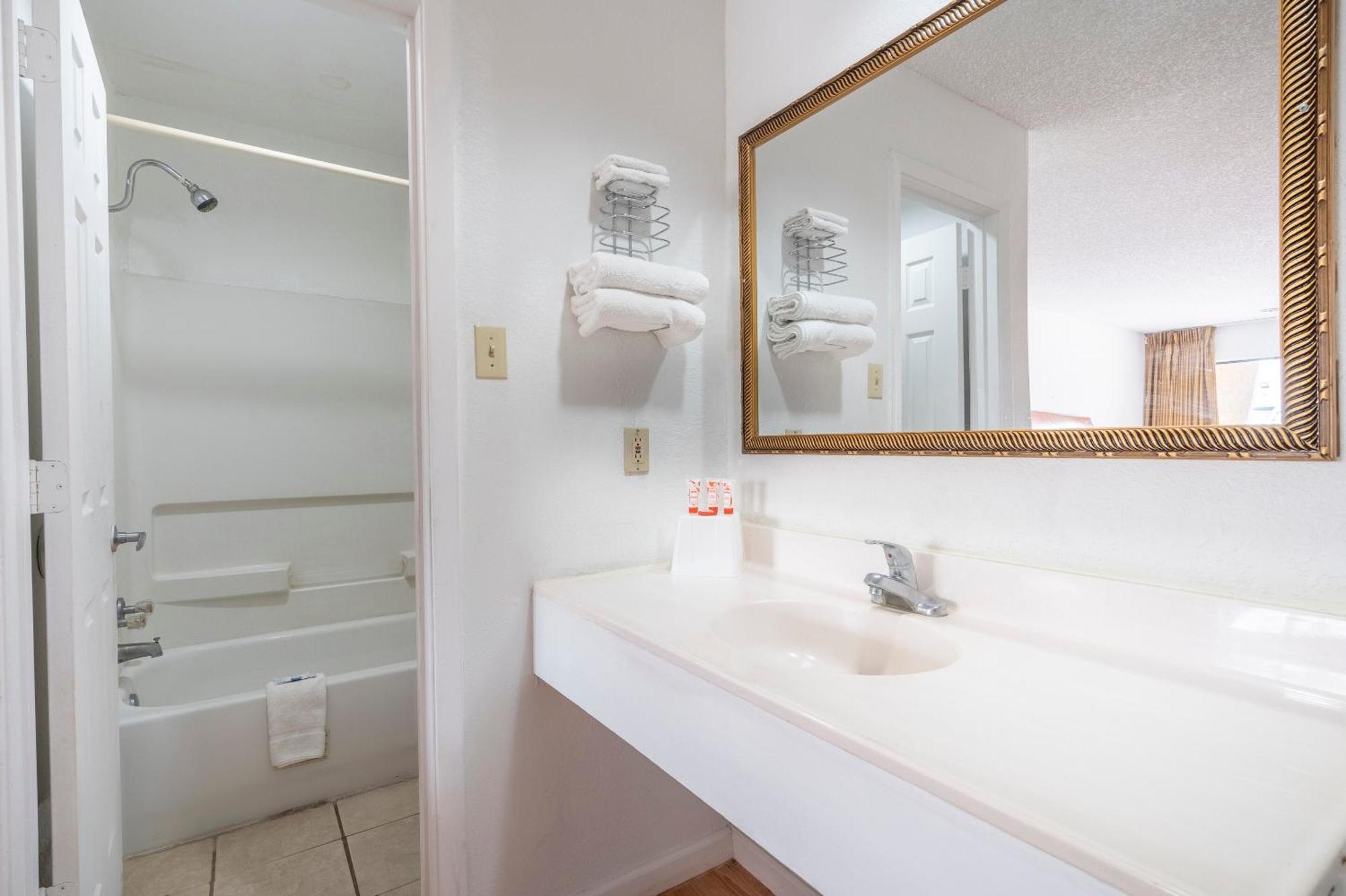 Oyo Hotel Groesbeck Zewnętrze zdjęcie