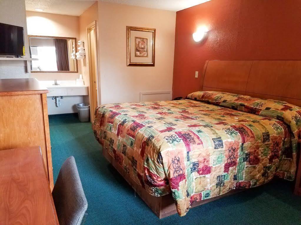 Oyo Hotel Groesbeck Zewnętrze zdjęcie