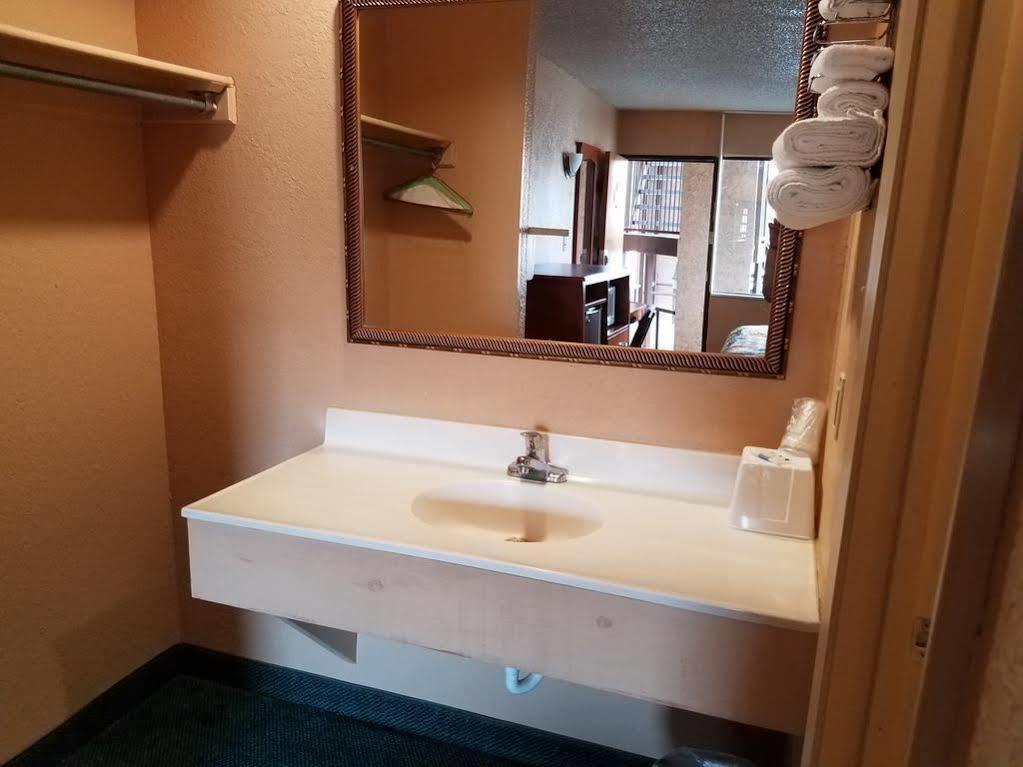 Oyo Hotel Groesbeck Zewnętrze zdjęcie